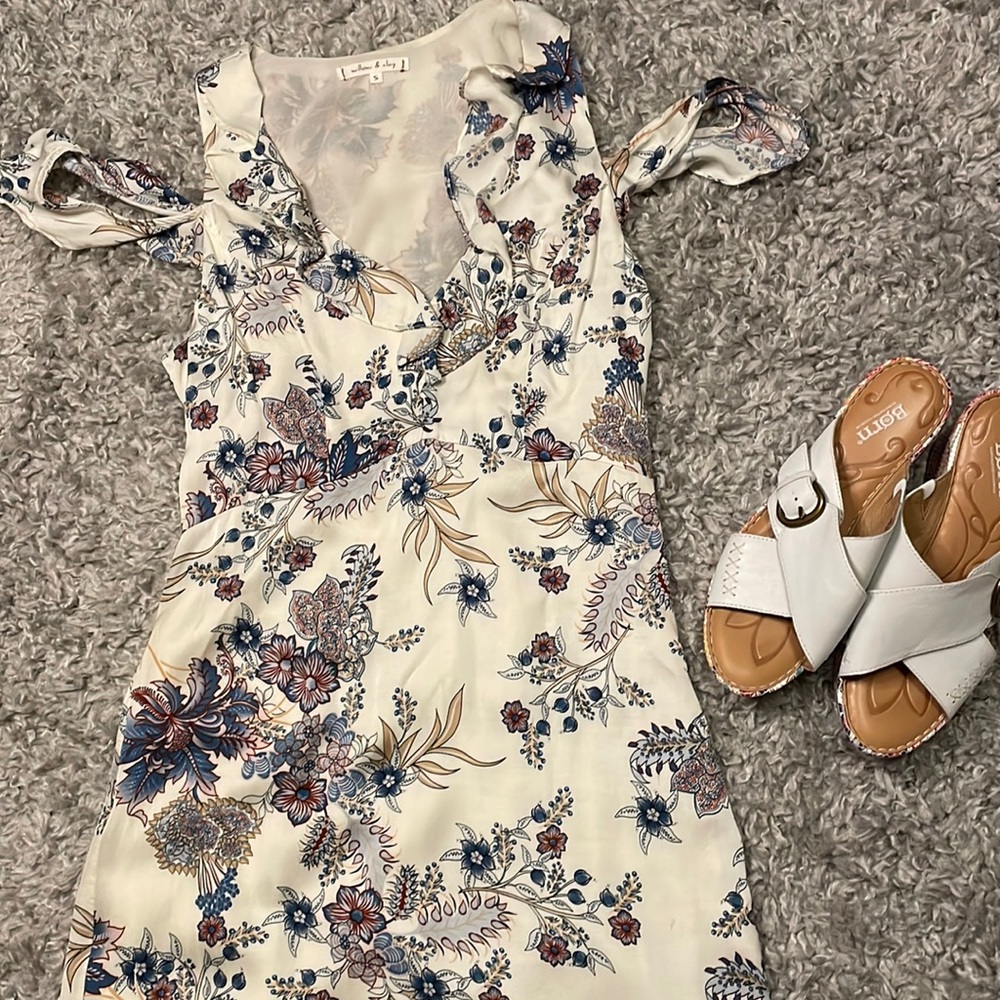Willow and Clay size small cold shoulder dress - Picture 1 of 4